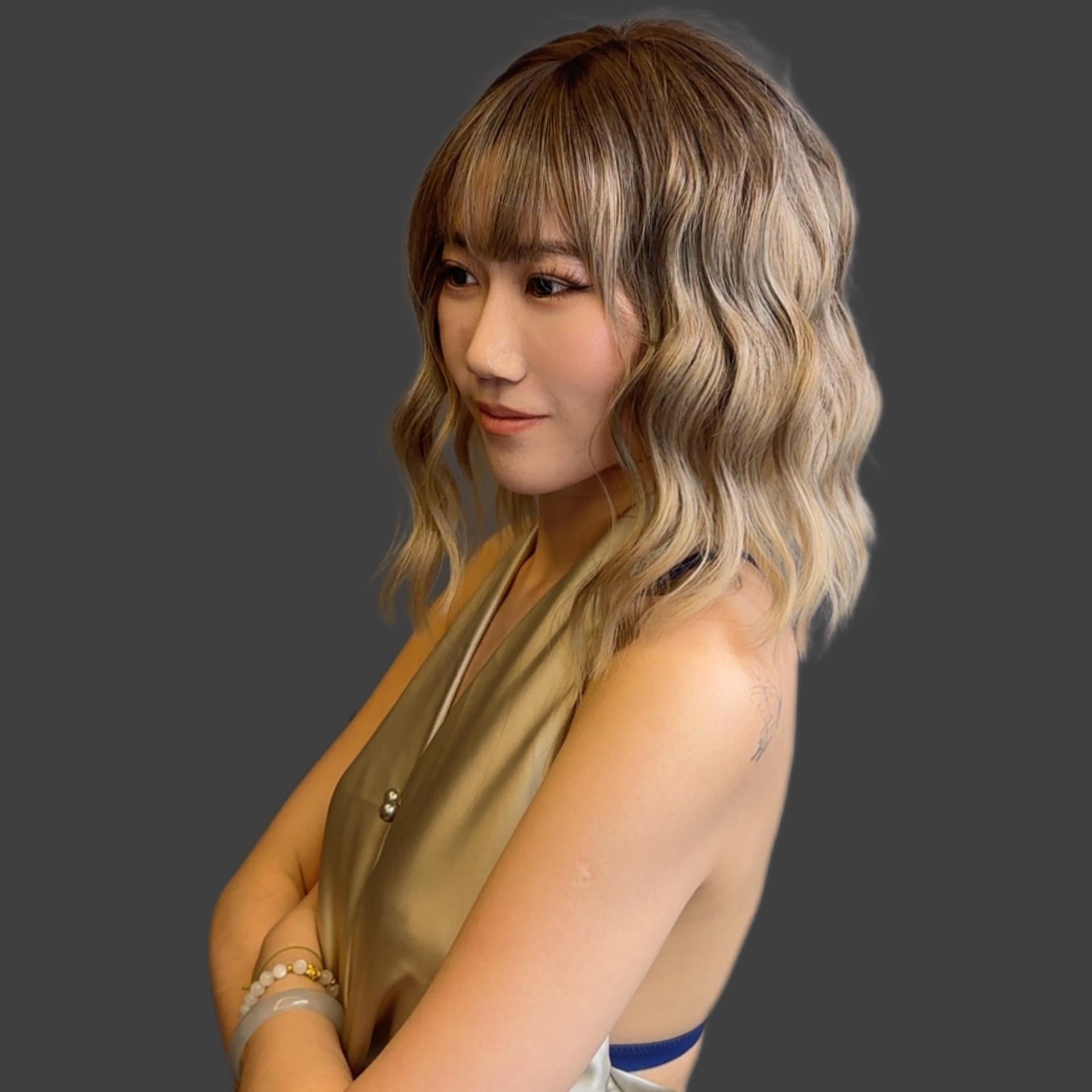 【Laurie】14 Inch Sandy Blonde Balayage Curly Long Bob Synthetic HairWigs, With Bangs and Dark Roots, for Daily, Party or Cosplay Use, Adjustable&Glueluess, USA Stocked