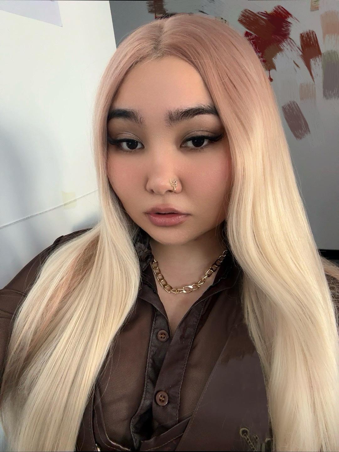 【Olivia】28 Inch Straight Lace Front Wig Apricot Blonde Free Part Pre Plucked 13*6 HD Transparent Lace Frontal Handmade Swiss Lace Synthetic Fiber Wig