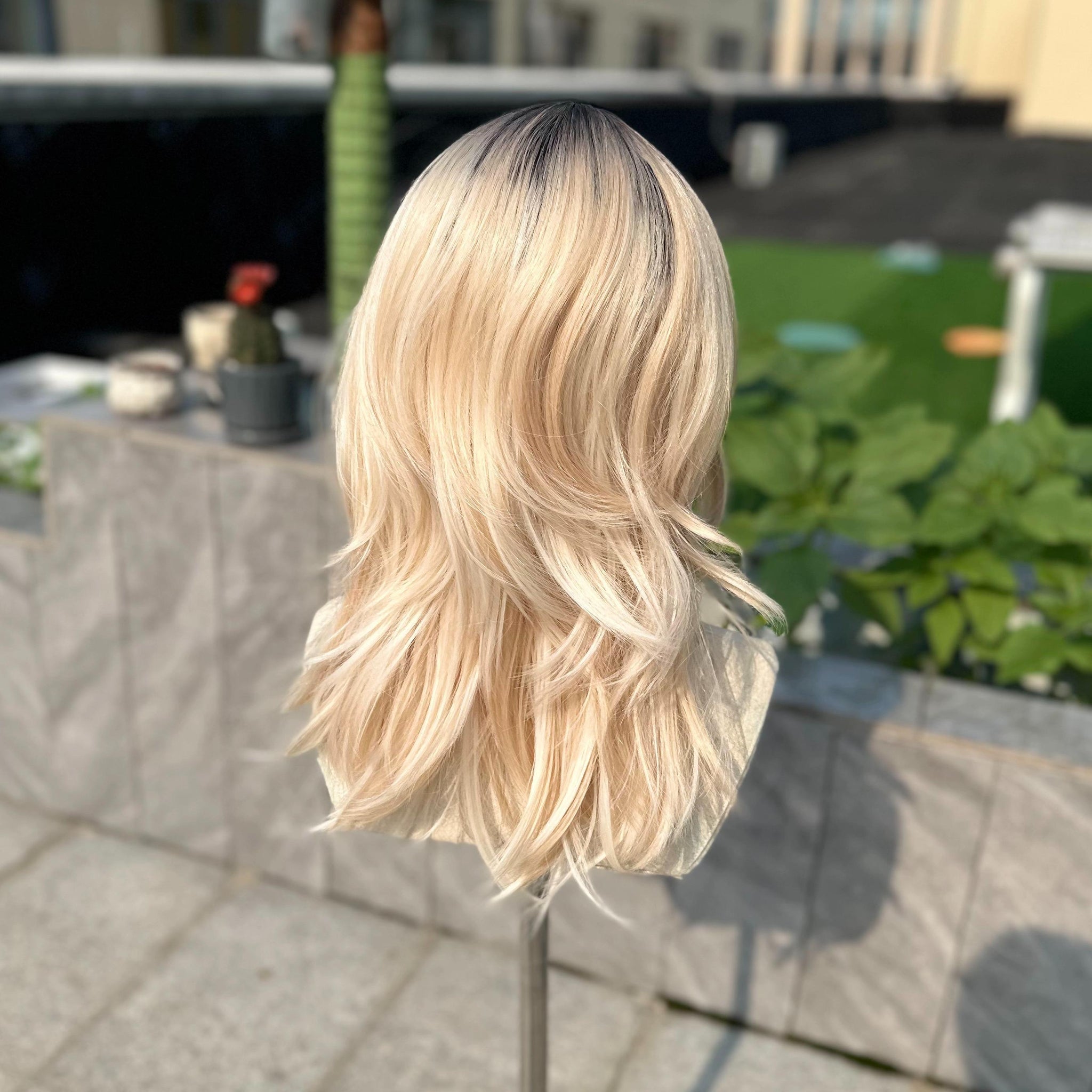 【Blake】16 Inch Low Density Mixed Icy Blonde Highlights Loose Curly Synthetic HairWigs, With Curtain Bangs and Dark Roots, for Daily, Party or Cosplay Use, Adjustable&Glueluess, USA Stocked