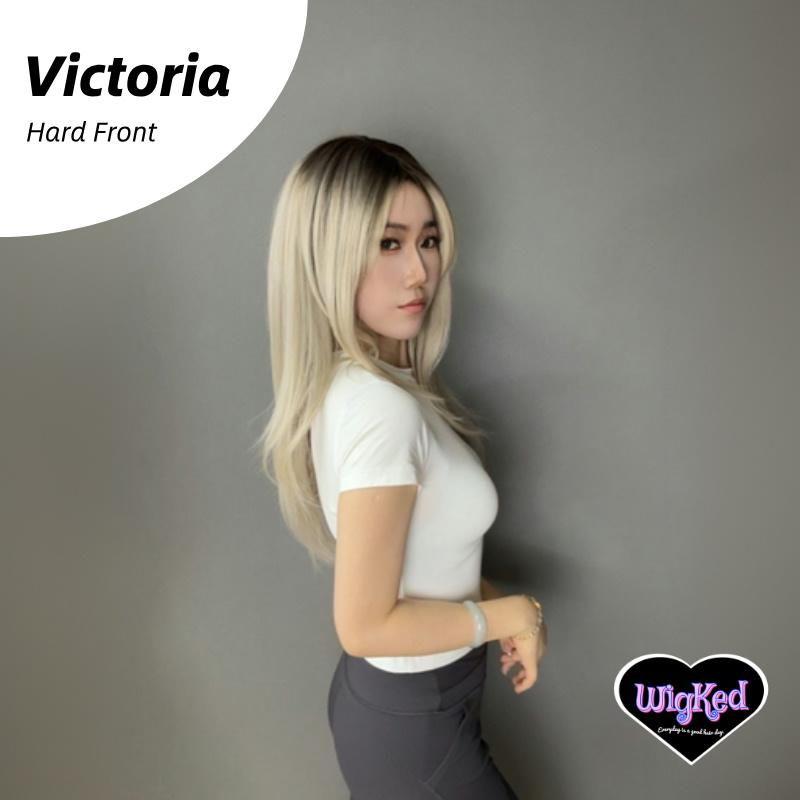 【Victoria】18 Inch Ash Blonde Straight Style Layered Long Synthetic HairWigs, With Curtain Bangs, for Daily, Party or Cosplay Use, Adjustable&Glueluess, USA Stocked