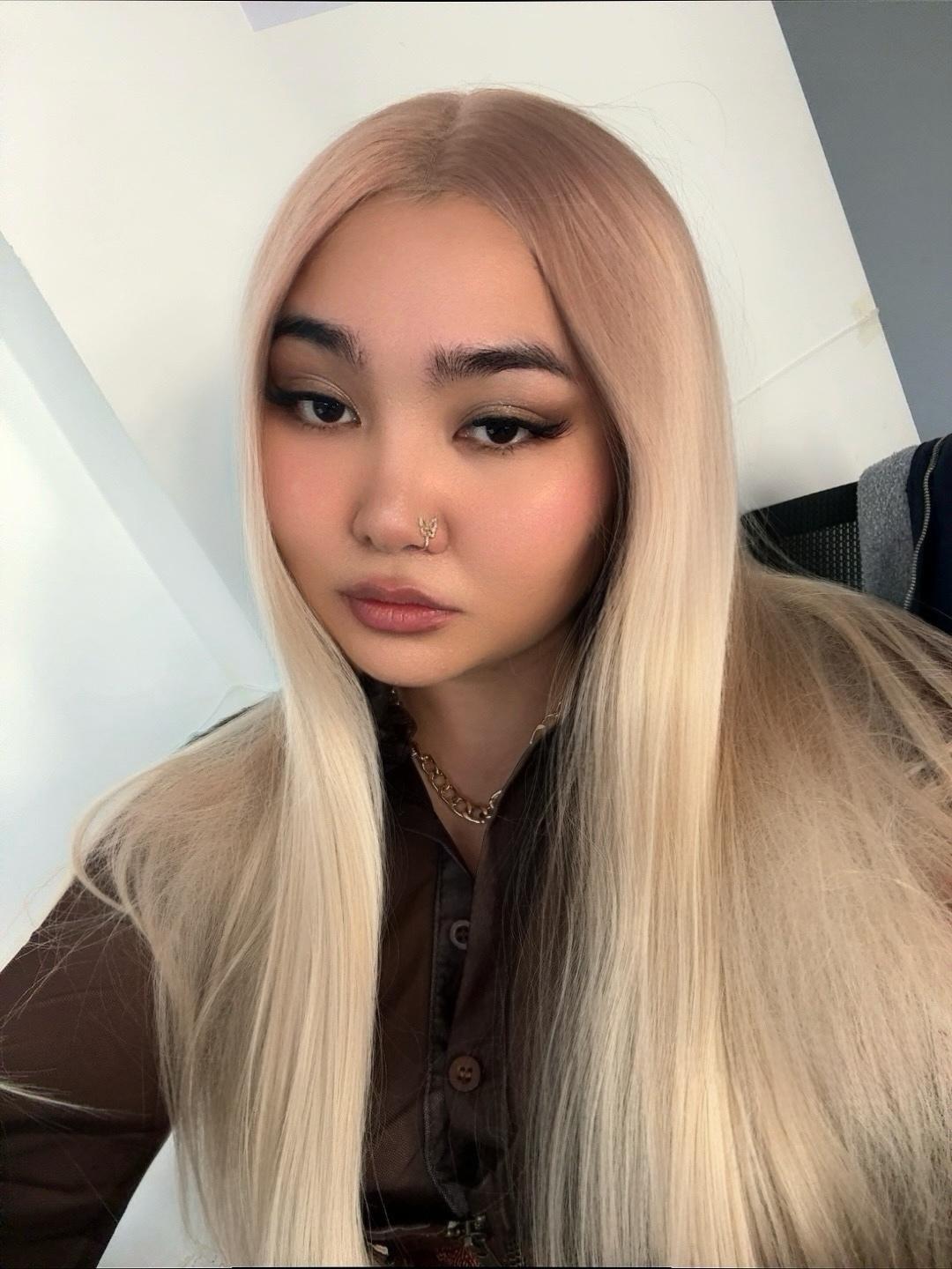 【Olivia】28 Inch Straight Lace Front Wig Apricot Blonde Free Part Pre Plucked 13*6 HD Transparent Lace Frontal Handmade Swiss Lace Synthetic Fiber Wig
