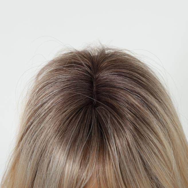 【Blake】16 Inch Low Density Mixed Icy Blonde Highlights Loose Curly Synthetic HairWigs, With Curtain Bangs and Dark Roots, for Daily, Party or Cosplay Use, Adjustable&Glueluess, USA Stocked