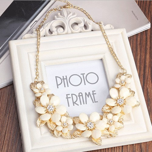 【B0095】Flower and crystal necklace short