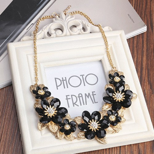 【B0095】Flower and crystal necklace short